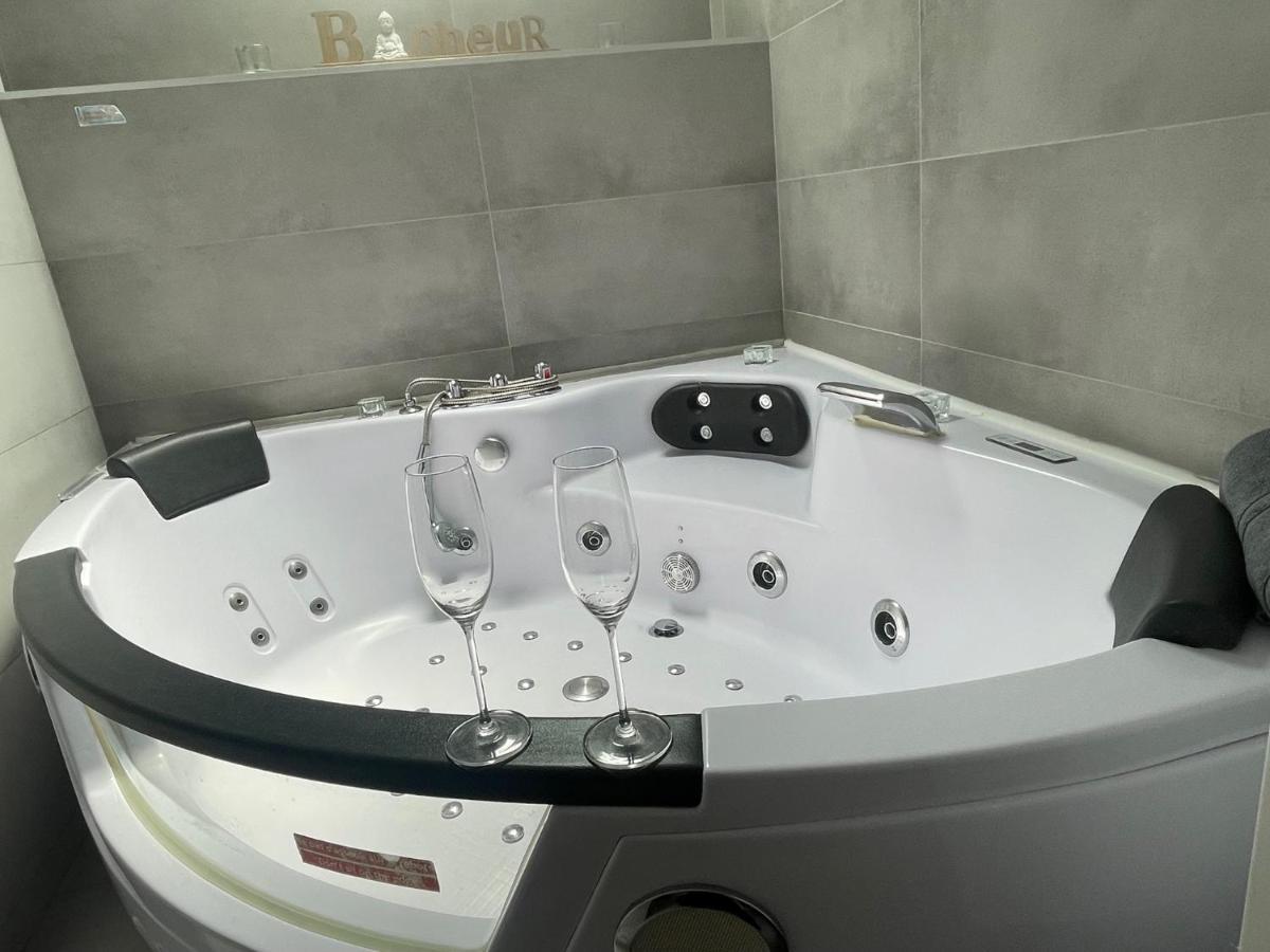 Le Bourget - Suite Romantique นาร์บอนน์ ภายนอก รูปภาพ